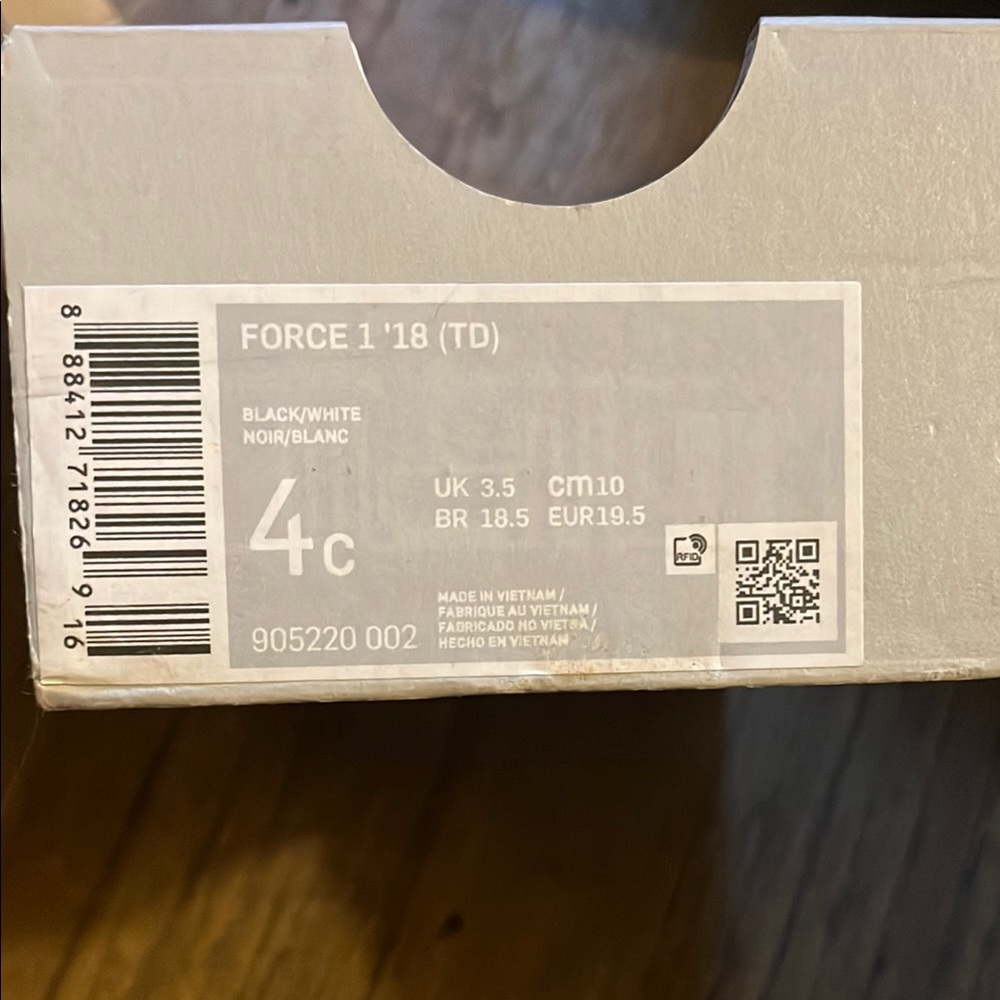 Nike Black and White Kids' Shoes - Picture 2 of 3